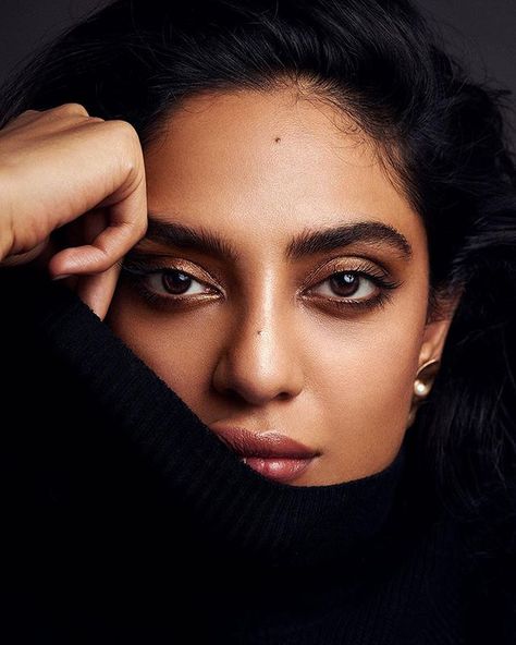 Sobhita Dhulipala (@sobhitad) • Instagram photos and videos Adivi Sesh, Sobhita Dhulipala, Naga Chaitanya, Dusky Skin, Bridal Makeup Tips, Samantha Ruth, Bridal Makeup Looks, Beauty Shoot, Beautiful Dark Art