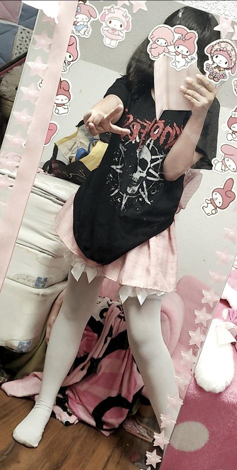 Cute Gore Clothes, Pastel Goth 2000s, Gurokawaii Clothes, Creepycute Aesthetic Outfits, Web Core Outfits, Cutegore Outfit Ideas, Creepy Cute Clothes, Pink And Purple Outfit Ideas, Cute Gore Outfit