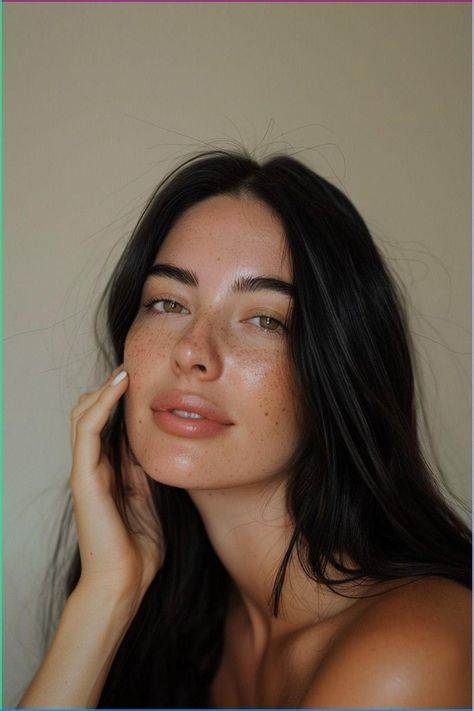 Tanned Natural Makeup, Photoshoot Natural Makeup, Neutral Dewy Makeup, Natural Glam Makeup Freckles, Fresh Photoshoot Ideas, Natural Makeup Photoshoot Ideas, Subtle Glowy Makeup, No Makeup Photoshoot Natural, Effortless Natural Makeup