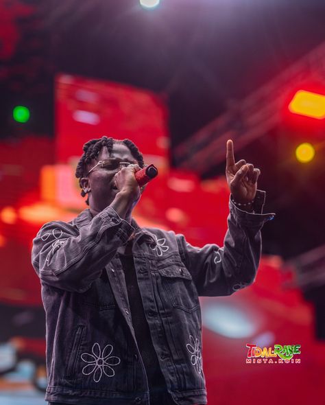 Este Setekla Livingstone aka @stonebwoy on @tidalravefestival stage ✨ 📸 @mista.koin . . . #mistakoin #tidalravefestival #tidal #tidalwave #stonebwoy #stonebwoyb #stonebwoynews #ghana #ghana🇬🇭 #musician #like #likesforlike #instagood #instalike #instagram Stonebwoy Ghana, Livingstone, Wallpaper Abstract, Android Wallpaper, Ghana, Musician, Quick Saves, Instagram