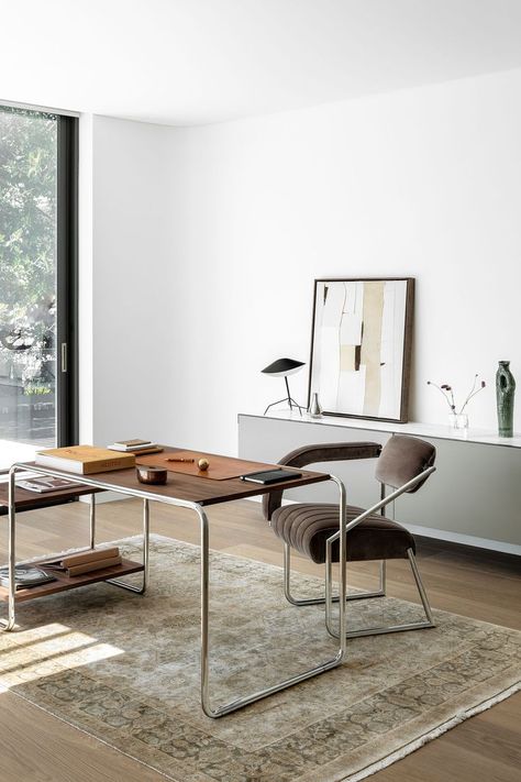 A designer desk in the home office with a stylish armchair and pure silk rug. Behind on a console is a neutral artwork and small sculptural homewares. Designer Desk Workspaces, Vintage Office Desk, Office With A View, Design Studio Office, Vintage Office Chair, Homes To Love, Contemporary Home Office, Desk And Chair, Desk In Living Room