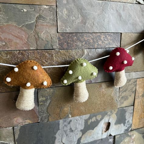 Diy Mushroom Garland, Mushroom Fall Decor, Felt Mushroom Garland, Autumn Mantel Decor, Mushroom Banner, Mushroom Garland, Autumn Mantel, Felt Critters, Boho Garland