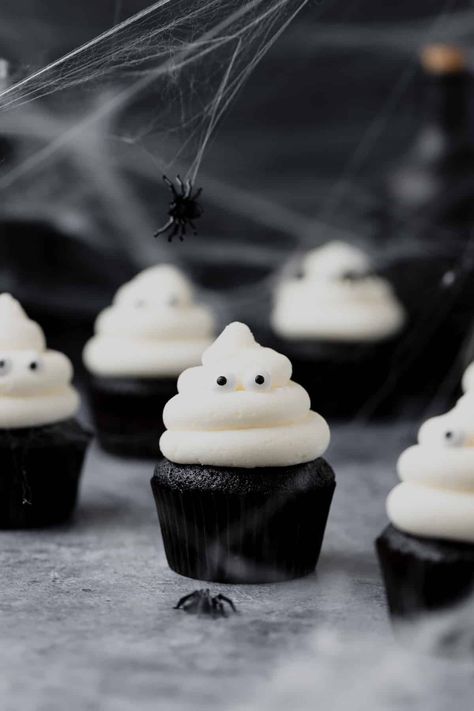 These adorable ghost cupcakes have a tender black velvet cupcake base topped with cream cheese frosting and candy eyes for a fun Halloween treat! Halloween Themed Cupcakes, Homemade Cannoli Recipe, Black Velvet Cakes, Halloween Food Snacks, Two Spooky, Sage Recipes, Fruit Cheesecake, Ghost Cupcakes, Cannoli Recipe