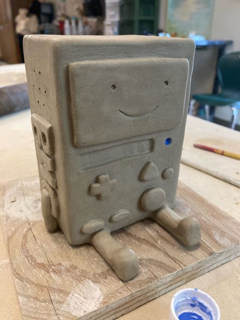 Ceramics Bmo, Big Clay Projects Ideas, Bmo Adventure Time Clay, Ceramic Cartoon Character, Phone Amplifier Clay, Ceramic Coin Bank, Clay Things For Boyfriend, Adventure Time Clay Ideas, Minecraft Ceramics