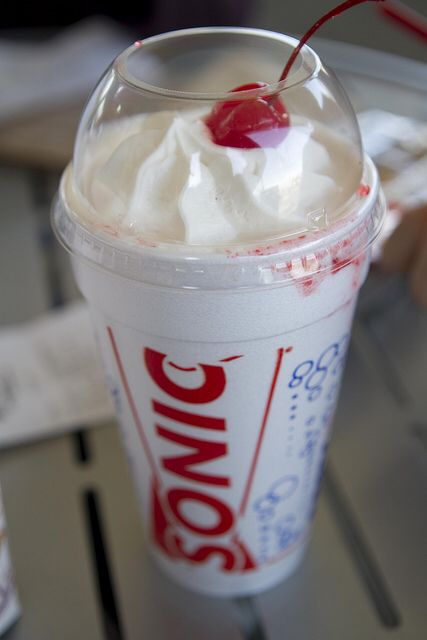 Banana shakes from Sonic. They're one of the rare places that use real bananas instead of flavoring. Natural is best! Sonic Restaurant Aesthetic, Sonic Milkshake, Sonic Food, Sonic Shakes, Sonic Restaurant, Sonic Drinks, Strawberry Banana Milkshake, Sonic Drive In, Banana Shake