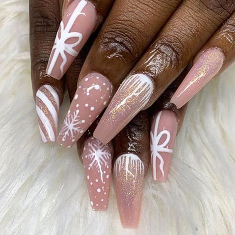 + Popular Ideas of Christmas Nails Designs To Try in 2019 #nails Christmas Present Nails, Nails Women, Nail Art Noel, Festive Nail Art, Elegant Nail Designs, Winter Nails Acrylic, Christmas Gel Nails, Cute Acrylic Nail Designs, Thanksgiving Nails