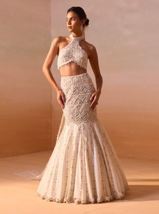 Ivory fishtailed skirt and halter blouse White Beaded Blouse, Fishtail Lehenga, Halter Neck Blouse Design, Lengha Blouse, Lengha Blouse Designs, Halter Neck Blouse, Latest Bridal Lehenga Designs, Halter Neck Blouses, Bridal Lehenga Designs