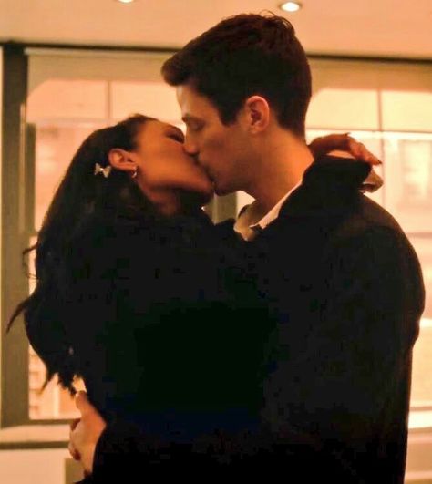 did I save those pictures or did they save me #westallen Barry And Iris, Barry Iris, John Diggle, Iris West Allen, Candice Patton, The Flash Grant Gustin, Iris West, Tv Show Couples, Flash Arrow