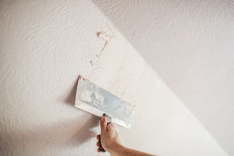 Prepping a Textured Wall for Wallpaper - Chris Loves Julia Wallpaper Textured Walls, How To Wallpaper, How To Apply Wallpaper, Orange Peel Walls, Hanging Wallpaper, Kitchen 2020, Orange Peel Texture, Ceiling Texture, Wallpaper Textured