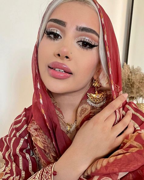 Afghan Makeup, Afghan Clothes, Love Sparkle, Makeup Looks Tutorial, Love Makeup, Girls Fashion Clothes, Aaliyah, Maquillaje De Ojos, Wedding Makeup