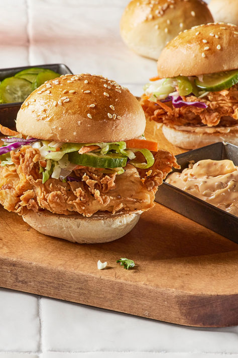 Elevate your hosting game with our irresistible fried chicken sliders - the ultimate supper crowd-pleaser. Perfectly juicy and crispy thanks to Wesson Canola Oil.  #FriedChickenSliders #SummerMenu #WessonCanolaOil #TasteWhatYouLove Mexican Sliders, Fried Chicken Sliders, Fried Clams, Chicken Sliders, Summer Menu, Crispy Fried Chicken, Catering Ideas, Slider Recipes, Crowd Pleaser