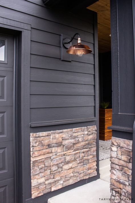 Modern Spring Porch With Black Exterior - Taryn Whiteaker Curb Appeal Paint Colors Exterior, Black Vinyl Siding Exterior, Home Makeover Exterior, Black Siding, Exterior Home Makeover, Exterior Wood Paint, Siding Ideas, Mountain Home Exterior, Ranch House Exterior