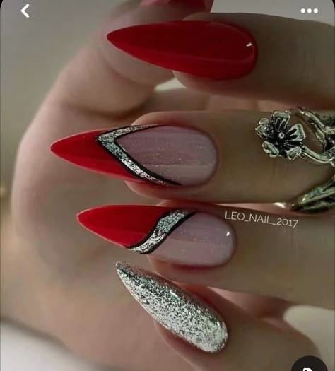 Toe Nails Summer, Nails Simple Summer, Summer Nails Simple, Simple Summer Nails, Summer Nails Summer, Nail 2024, Subtle Nail Art, Red And Gold Nails, Summer Nail Colors