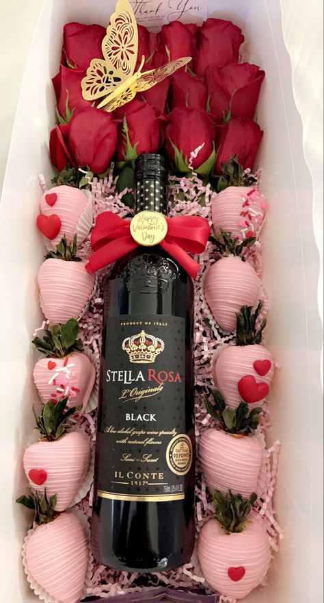 Wine And Strawberry Gift Boxes, Valentines Day Sweets Box Ideas, Valentine’s Day Strawberry Boxes, Mother’s Day Strawberry Boxes, Valentines Day Strawberries Boxes, Mothers Day Strawberries Boxes, Valentines Sweet Box Ideas, Box San Valentin, Valentine Treat Boxes Ideas