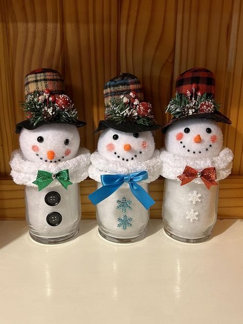 Kristy's Craft Room - Craft Sharing Group | Snowman designs. Ty Bowl Snowman, Oui Jars, Jar Snowman, Christmas Bottles, Christmas Candle Crafts, Snowman Mason Jar, Mason Jar Snowman, Girly Crafts, Snowman Ideas