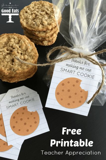 Thanks for making me a smart cookie- FREE PRINTABLE. Package with cookies as an easy teacher appreciation gift. Perfect for teachers, coaches, etc. Cookies Packaging Ideas, Teacher Appreciation Cookies, Appreciation Cookies, Cookies Packaging, Teacher Gift Baskets, Teacher Appreciation Gifts Diy, Teacher Appreciation Printables, One Smart Cookie, Teachers Diy