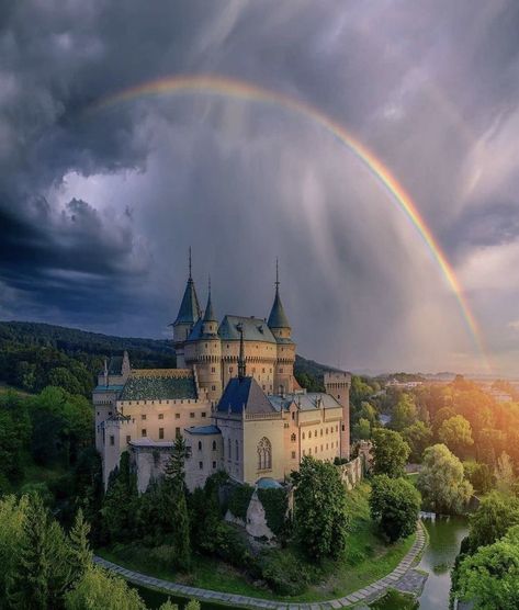 Beaux Arts Architecture, Bojnice Castle, Castle Mansion, Wallpaper Tumblr, Beautiful Castles, A Castle, Medieval Castle, Slovakia, A Rainbow