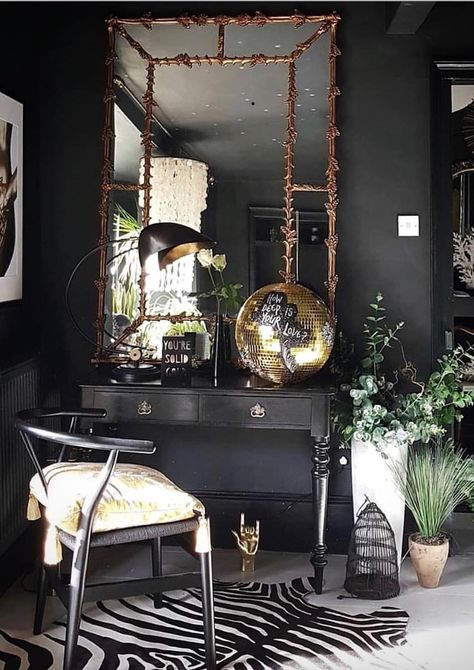 Dark And Dramatic Interiors, Black Dressing Room Ideas, Moody Dressing Room, Dark Dressing Room, Black Dressing Room, Black Painted Ceiling, Disco Interior Design, Edgy Interior Design, Dark Vanity