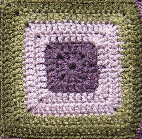 simple granny square Granny Square Pattern Free, Crochet Classes, Crochet Blocks, Crochet Granny Square, Crochet Square Patterns, Granny Squares Pattern, Crochet Motifs, Granny Square Crochet Pattern, Square Patterns