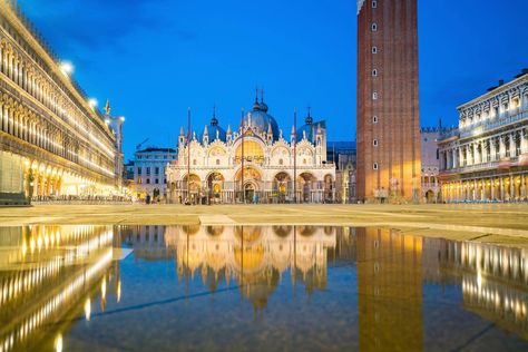 What to Wear in Venice in April Packing List - Wear When What Why What To Wear In Venice, Venice Outfit, St Marks Basilica, Italy In Spring, Italy In April, Italy In March, Italy In May, Saint Mark's Basilica, Italy Packing List