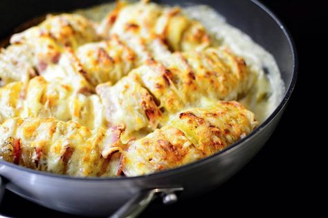 Easy Hasselback Potatoes Recipe With Béchamel Sauce (aka Croque Monsieur Hasselback Potatoes) | Side Dishes | 30Seconds Food Bechamel Sauce Recipe, Béchamel Sauce, Smashed Potatoes Recipe, Best Thanksgiving Side Dishes, Pork Chops And Potatoes, Crispy Smashed Potatoes, Hasselback Potatoes, Easy Pork, Potatoes Recipe