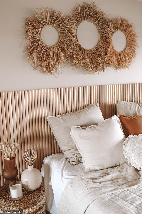 Diy Raffia Wall Hanging, Diy Boho Wall Hanging, Diy Wall Hanging Decorations, Raffia Wall Hanging, Wall Hanging Ideas, Diy Boho Decor, Hanging Ideas, Paper Wall Hanging, Hanging Home Decor