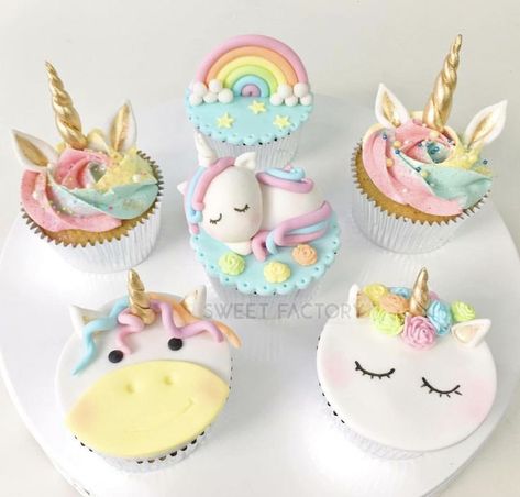 Pastel Unicorn Cupcakes, Unicorn Cupcake Cake, Cupcake Unicorn, Unicorn Desserts, Savory Cakes, Best Cupcakes, Unicorn Birthday Cake, Unicorn Cupcakes, Baby Birthday Cakes