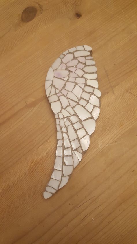 Angel wing Mosaic Angel Wings, Angel Mosaic Ideas, Mosaic Angels, Angel Mosaic, Angel Baby Art, Angel Wings Painting, Mosaic Art Diy, Mixed Media Mosaic, Penny Tile