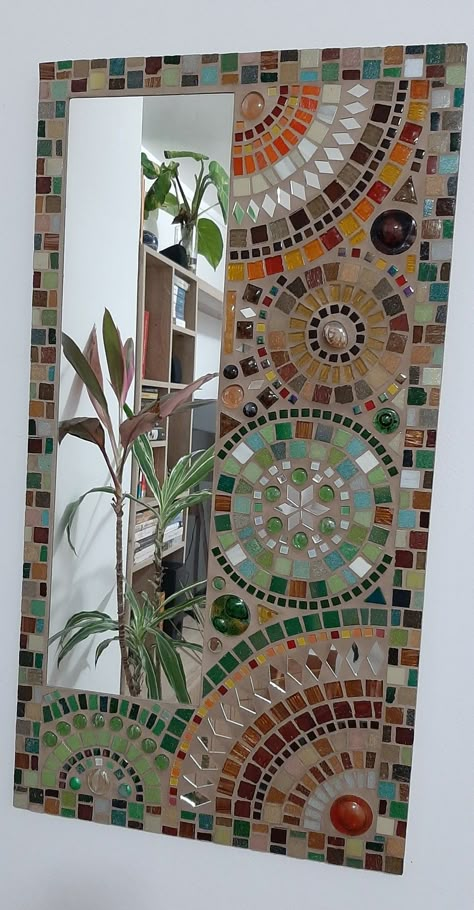 Venecitas Ideas, Mirror Mosaic Art Diy, Mosaic Mirror Art, Mosiacs Projects Diy, Mosaic Mirrors Ideas, Mirror Mosaic Diy, Mirror Mosaic Interior, Mosaic Frames Ideas, Mosiac Art Mirror