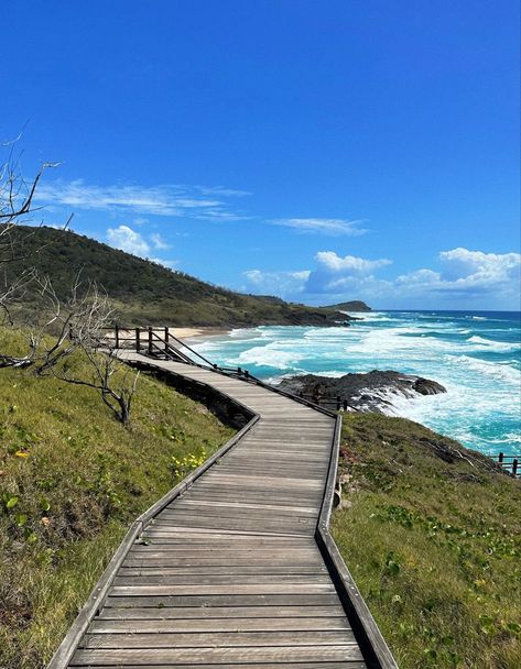 Fraser Island Australia, Houses By The Beach, Fraser Island, Camping Holiday, Surfers Paradise, Sea And Ocean, Beautiful Places To Travel, Travel Inspo, Australia Travel