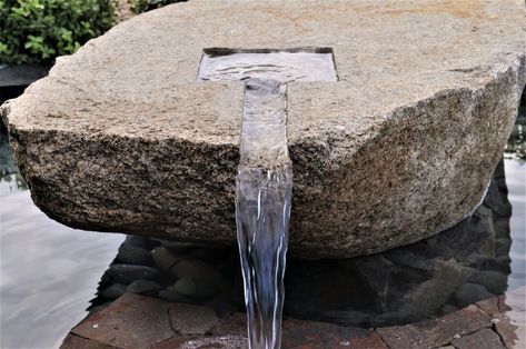 Zen Garden Design Landscaping, Courtyard Modern, Modern Zen Garden, Japanese Courtyard, Modern Japanese Garden, Stone Water Features, Kolam Koi, Zen Garden Design, Japanese Zen Garden