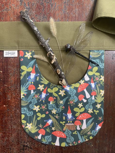 Tie-On forager pockets for all of your nature walk adventures. Tie On Pocket Pattern, Diy Foraging Bag Pattern, Diy Foraging Bag, Foraging Pouch, Future Farms, Pocket Pattern, Nature Themed, Naturally Dyed, Fun Prints