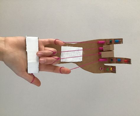 Halloween Envelope, Classroom Holiday Crafts, Cardboard Robot, Robotic Hand, Cardboard Diy, Robot Hand, Esl Classroom, Yarn Painting, Diy Robot