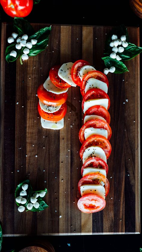 candy cane caprese board Mozerella Salad, Winter Old Fashioned, Christmas Caprese, Caprese Board, Brown Sugar Simple Syrup, Heavy Appetizers, Appetizer Board, Rosemary Simple Syrup, Old Fashioned Cocktail