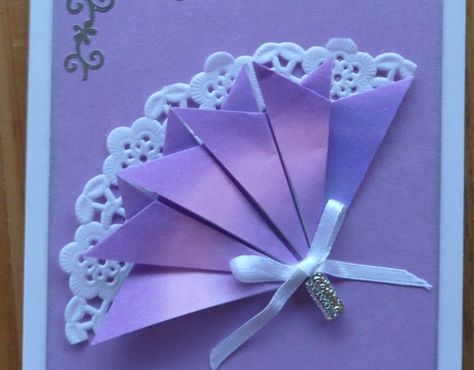 After I showed the ladies at craft how to do the arrow fold, one of them - Andrea - came up with this design for a lovely fan card.  It uses... Teabag Folding Instructions, Doily Cards, Teabag Folding, Fan Card, Iris Paper Folding, Purple Card, Iris Folding Pattern, Origami Cards, Asian Cards