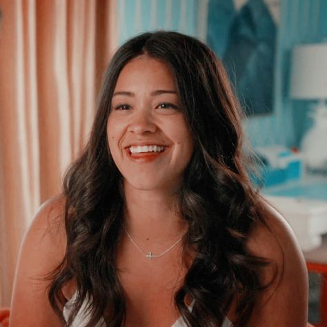 Gina Rodriguez Jane The Virgin, Jane From Jane The Virgin, Jane Villanueva, Gina Rodriguez, Jane The Virgin, Comfort Characters, Love Movie, Iconic Movies, Face Claims