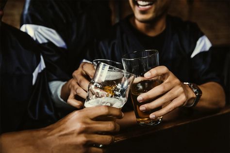 friends cheers-ing with beers Moderate Drinking, One Glass Of Wine, Heavy Drinking, Beer Cheers, Observational Study, Liquid Courage, Drinking Alcohol, Types Of Cancers, Wine And Liquor