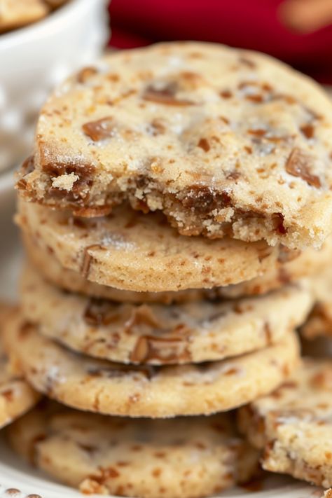 Searching for the ultimate make-ahead dessert? Try these Toffee Butter Icebox Cookies—soft, tender cookies filled with rich toffee bits in every bite. They're an effortless and quick dessert option that you can pop into the oven, filling your home with the aroma of fresh cookies just as your guests arrive. I'm completely taken with these Sticky Toffee Cookies, Icebox Cookies Christmas, Slice And Bake Cookies Recipes, Holiday Cookie Box Ideas, Brown Butter Toffee Cookies, Toffee Shortbread Cookies, Chocolate Chip Toffee Cookies, Forgotten Cookies Recipe, Ice Box Cookies