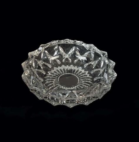 Crystal Glassware Antiques, Vintage Ashtrays, Vintage Glassware Antiques, Carnival Glassware, Fostoria Glass, Glass Ashtray, Vintage Ashtray, Antique Glassware, Market Ideas