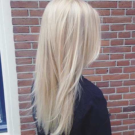 Scandinavian blonde by Relinde (Salon B, Utrecht) #salonbnl #blondehair #cutandcolour #utrecht Ice Blonde Hair, Brassy Hair, Ash Blonde Balayage, Golden Blonde Hair, Hair Toner, Real Hair Wigs, Balayage Blonde, Long Hair Color, Ash Blonde Hair