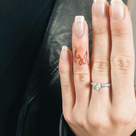 Tattoo Ideas Finger Tattoos Fire, Finger Fire Tattoo, Fire Finger Tattoo, Cool Finger Tattoos, Middle Finger Tattoos, Simple Hand Tattoos, Tiny Finger Tattoos, Rose Hand Tattoo, Finger Tats