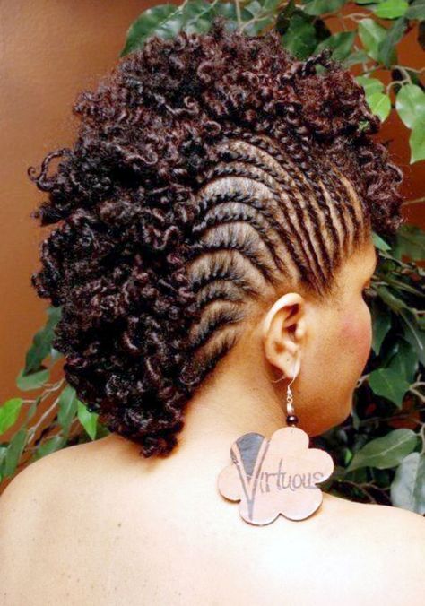 37 Epic Mohawk Braids for Black Men and Women You Shouldn't Miss | New Natural Hairstyles Fro Hawk, Braided Mohawk Hairstyles, Beach Braids, Mohawk Braid, Mohawk Hairstyles, Pelo Afro, Braided Hairstyles Updo, Braids For Black Women, Hair Crush