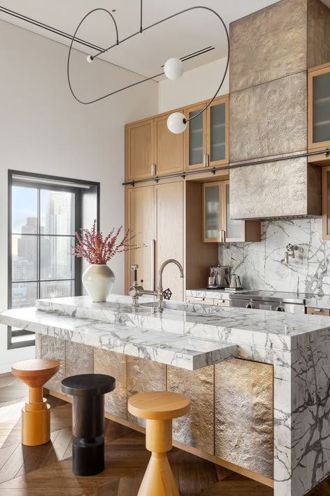 Trevor Noah Asks $12.95 Million for Manhattan Penthouse - WSJ Manhattan Penthouse, Hell’s Kitchen, Trevor Noah, The Daily Show, Design Exterior, Luxurious Design, Kitchen Equipment, Contemporary Home Decor, Beautiful Kitchens