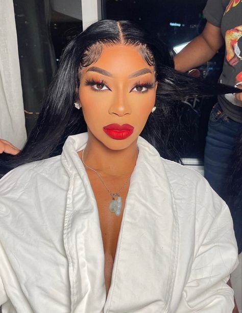 Smokey Eye Makeup With Red Lipstick, Red Simple Makeup Look, Soft Glam With Red Lip, White Eyeshadow Looks Black Women, Red Prom Looks Makeup Ideas, Red Lip Makeup Look Black Women Make Up, Red Lipgloss Makeup, Makeup Looks With Red Lips, Red Lip Makeup Look Black Women