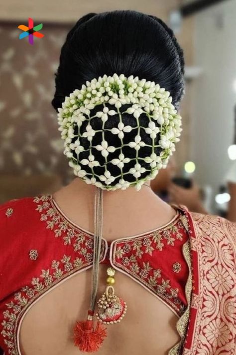 Hair Gajra, South Indian Wedding Hairstyles, Bridal Hair Decorations, Bridal Hairstyle Indian Wedding, Flower Bun, Hair Dressing, Wedding Bun Hairstyles, Bridal Bun, Beautiful Buns