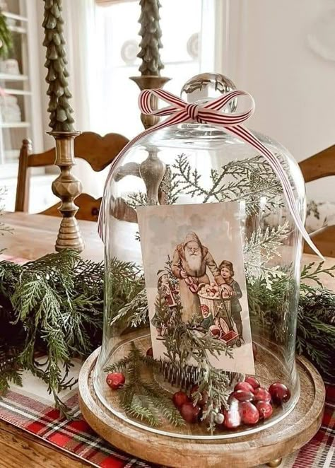 Vintage Christmas Decorating, Cloche Decor, Vintage Decor Ideas, A Simple Christmas, French Country Christmas, Christmas Home Decorations, Crafty Christmas, Country Holiday, Antique Booth