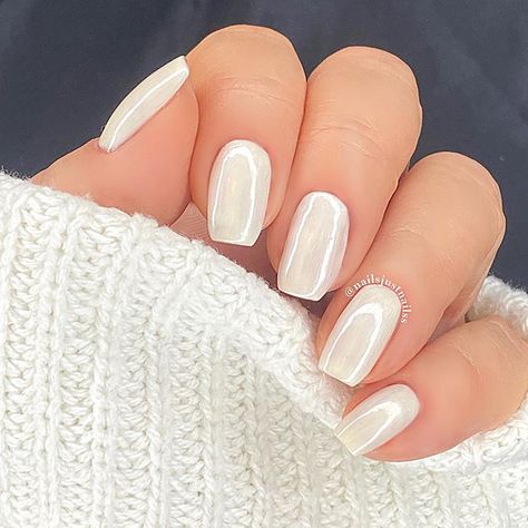 Natalia 🇺🇸 on Instagram: “*Ad/Gifted*. Dip My Toes by #duricosmetics 💗 This beautiful Perl-y off white polish is another member from Atlantis Collection. 2 easy…” Bachelorette Nails, Ivory Nails, Nail Vibes, Wedding Day Nails, Bridal Nails Designs, Bridesmaids Nails, Nails Glossy, Nail Shimmer, Pearl Nails