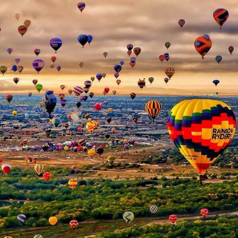 Hot air balloons... Hot Air Balloon Festival Outfit, Albuquerque Balloon Festival, Air Balloon Festival, Hot Air Balloon Festival, Balloon Festival, Around The World In 80 Days, Destination Photography, Hot Air Balloon Rides, Air Balloon Rides