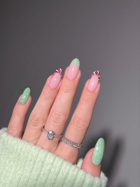 #nails #nailart #christmasnails #candycane #holidaynails #frenchtipnails #glitternails # Sparkly Christmas Nails, Festive Christmas Nails, Mint Green Nails, Candy Cane Nails, Red Christmas Nails, Cute Christmas Nails, Christmas Nails Acrylic, Nail Swag, Festival Nails