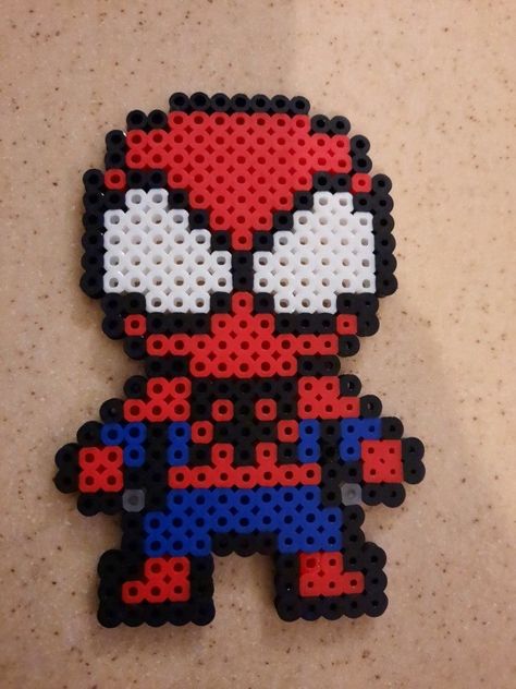 Spiderman Beads Pattern, Fuse Beads Spiderman, Perler Beads Ideas Spiderman, Avengers Perler Bead Patterns, Pyssla Ideas Spiderman, Iron Beads Spiderman, Perler Beads Ideas Marvel, Spiderman Pearl Beads, Spiderman Things To Make